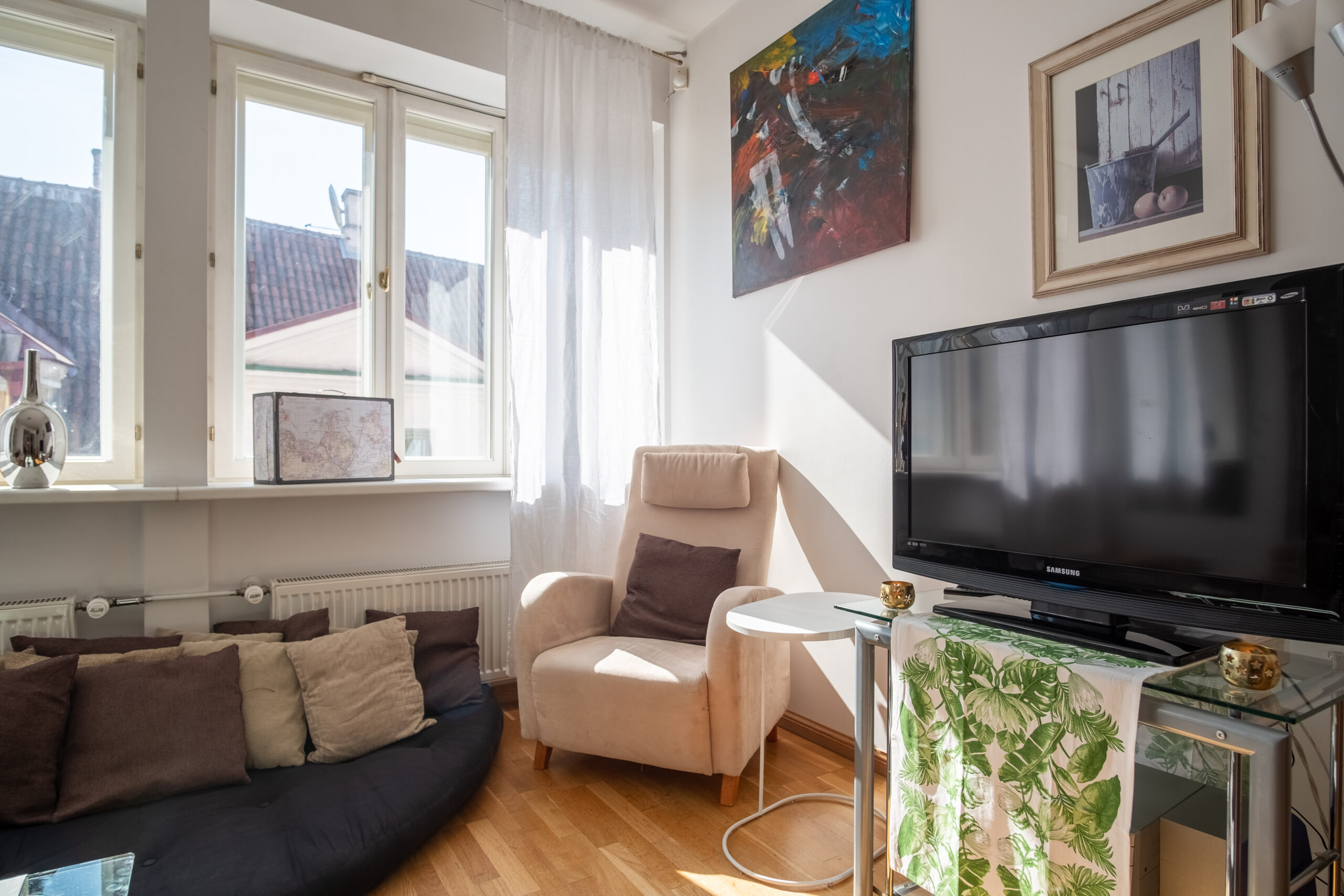 Place Apartments: Lease Before 1